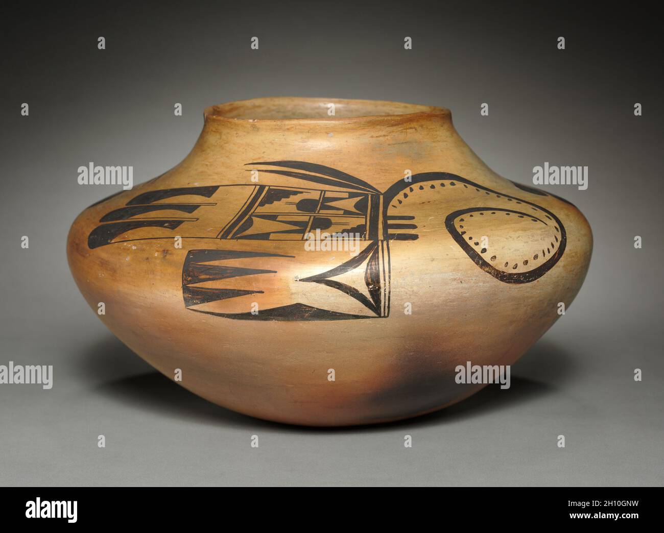 Jar, C. 1890-1910. Nampeyo (Hopi-Tewa, 1859 - 1942). Steingut; gesamt: 16,8 x 29,2 cm (6 5/8 x 11 1/2 in.). Stockfoto