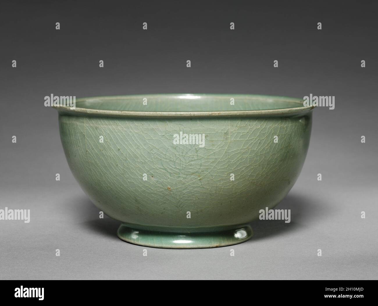 Schüssel, 1100 s. Korea, Goryeo-Zeit (918-1392). Keramik; Munddurchmesser: 17.7 cm (6 15/16 in.); insgesamt: 8.9 cm (3 1/2 in.). Stockfoto