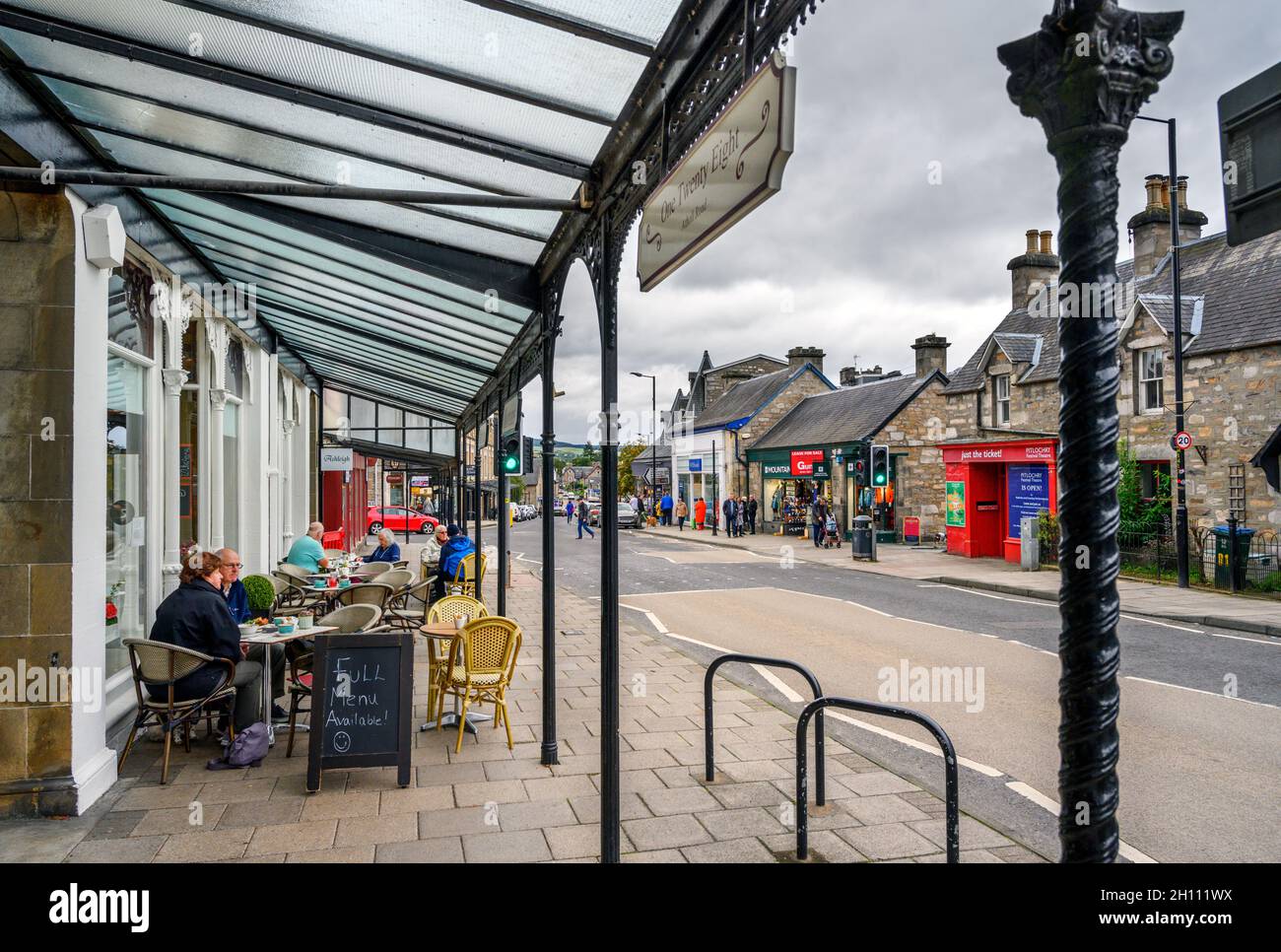 Cafe an der High Street (Atholl Road), Pitlochry, Schottland, Großbritannien Stockfoto