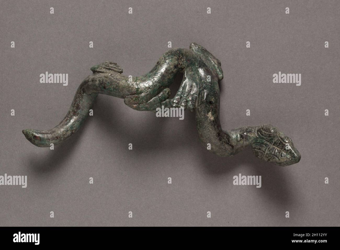 Apollo die Python-Slayer, C. 350 v. Chr.. Zurückzuführen auf Praxiteles (Griechisch, C. 400 BC-C. 330 v. Chr.). Bronze, Kupfer und Stein inlay; Insgesamt: 14,8 x 9,4 x 3,6 cm (5 13/16 x 3 11/16 x 1 7/16 in.). Stockfoto