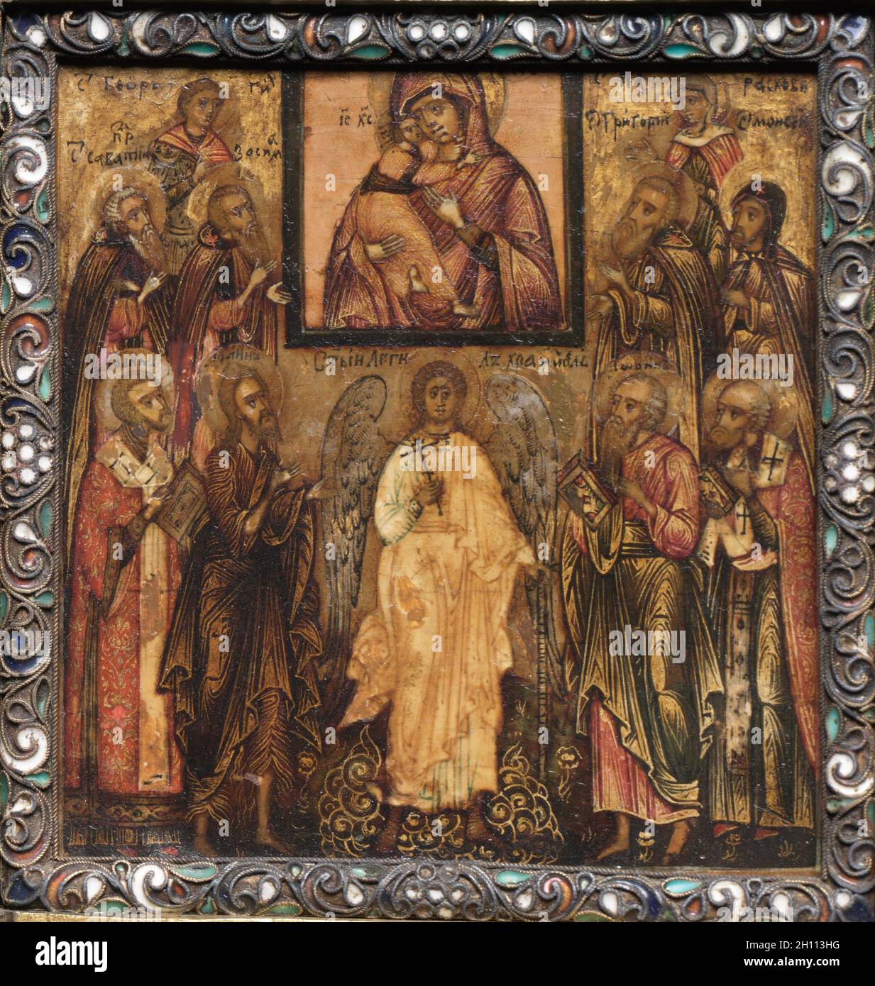 Tragbare Triptychon Symbol: Anbetung der Miracle-Working Vladimir Ikone der Mutter Gottes, 1600. Byzanz, Russland, Moskau?, byzantinischen Periode, aus dem 17. Jahrhundert. Gemalten innerhalb von Emailliertem messing Rahmen; ohne Rahmen: 6,2 x 6 x 0,5 cm (2 5/6 x 2 3/8 x 3/16 in.); Geschlossen: 7.3 x 6.9 x 3.4 cm (2 7/8 x 2 11/16 x 1 5/16 in.); offene und erweitert: 7 x 19,1 cm (2 3/4 x 7 1/2 in.). Stockfoto