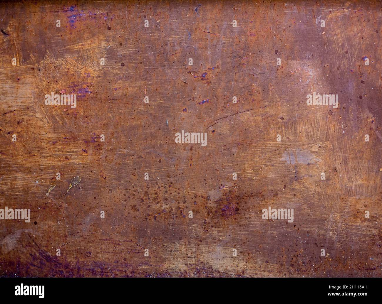 Nahaufnahme der Oberfläche der Metallplatte der Stahltür Stockfoto