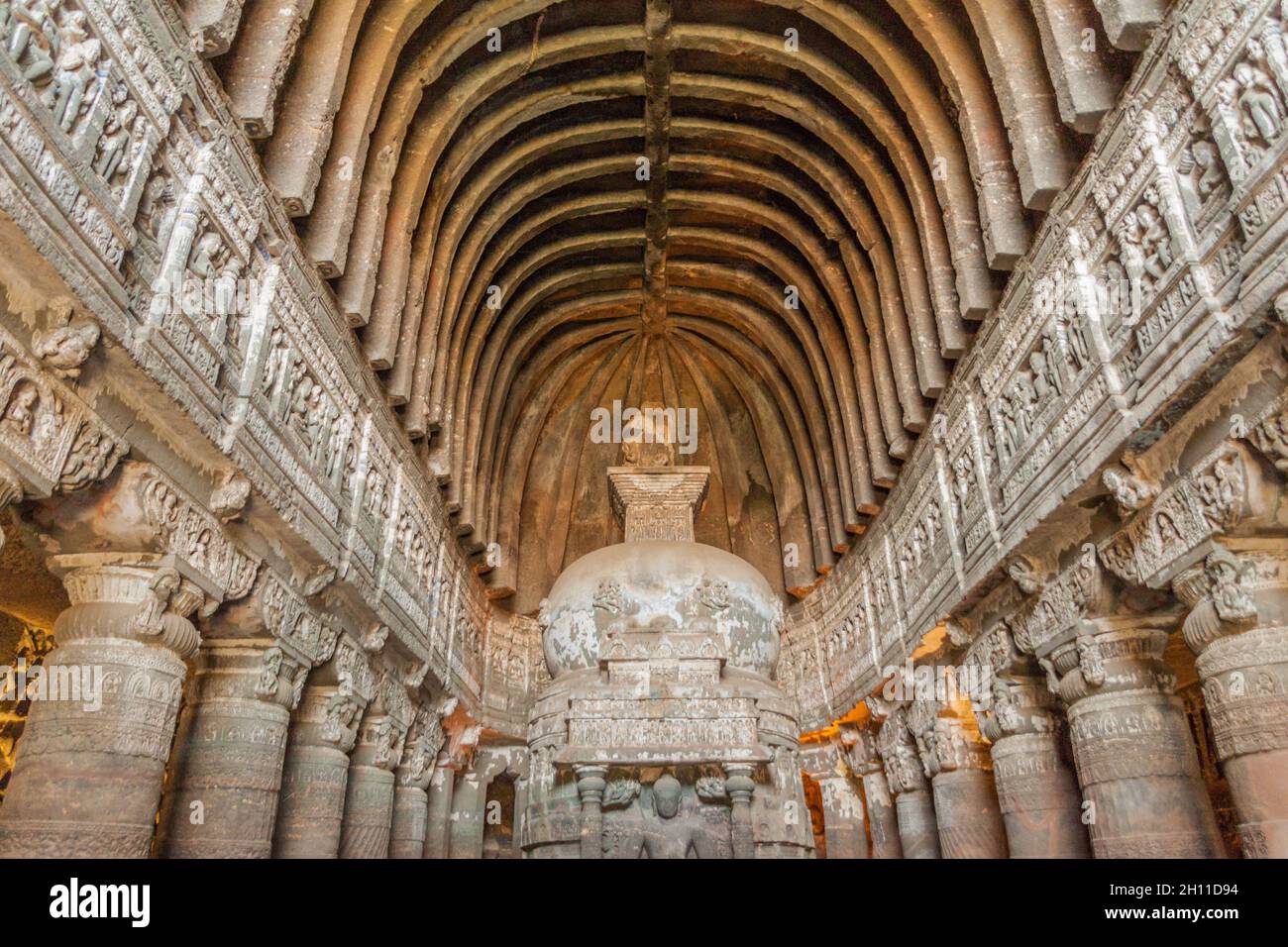 Chaitya Gebetshalle, Höhle 26, in eine Klippe in Ajanta, Maharasthra Staat, Indien geschnitzt Stockfoto
