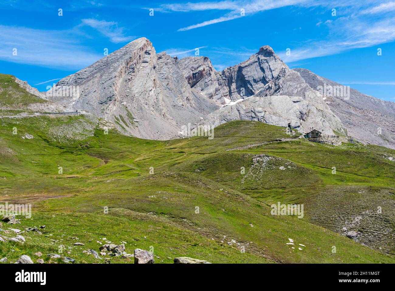 Landschaftlich reizvolle Aussicht in der Nähe des Bergpasses Colle dell'Agnello, Piemont, zwischen Italien und Frankreich. Stockfoto