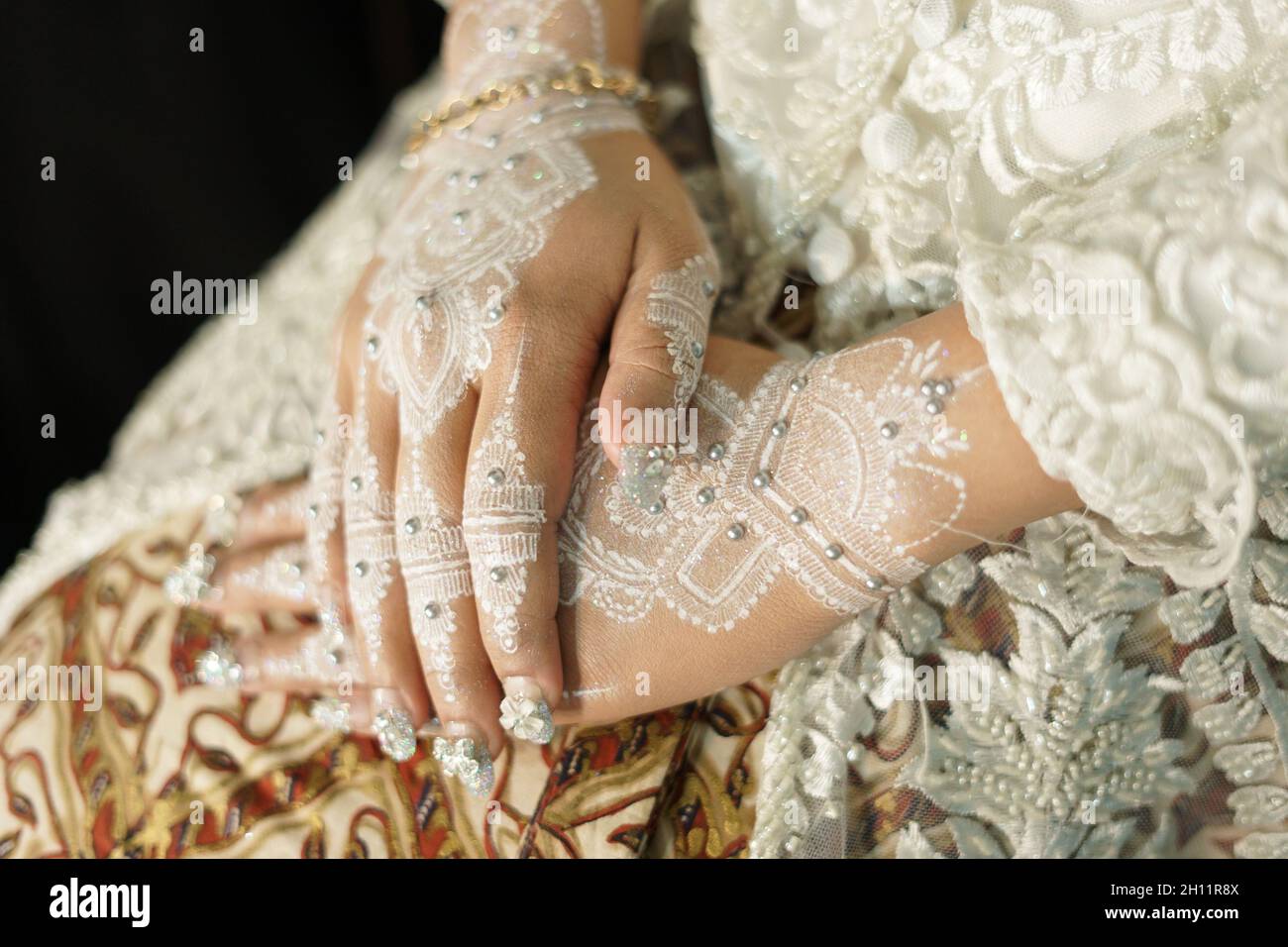 Braut Henna geschnitzt schön und einzigartig in der Hand der Braut Stockfoto