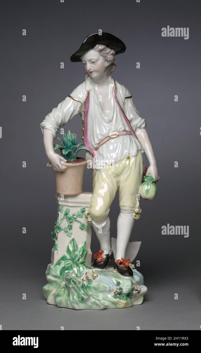 Erde, c. 1775. Derby Porcelain Factory (Chelsea-Derby-Periode, 1770-84), Pierre Stèphan (Schweizer, aktiv 1760-98). Weichporzellan; insgesamt: 22.6 x 10.5 x 8.6 cm (8 7/8 x 4 1/8 x 3 3/8 Zoll). Stockfoto