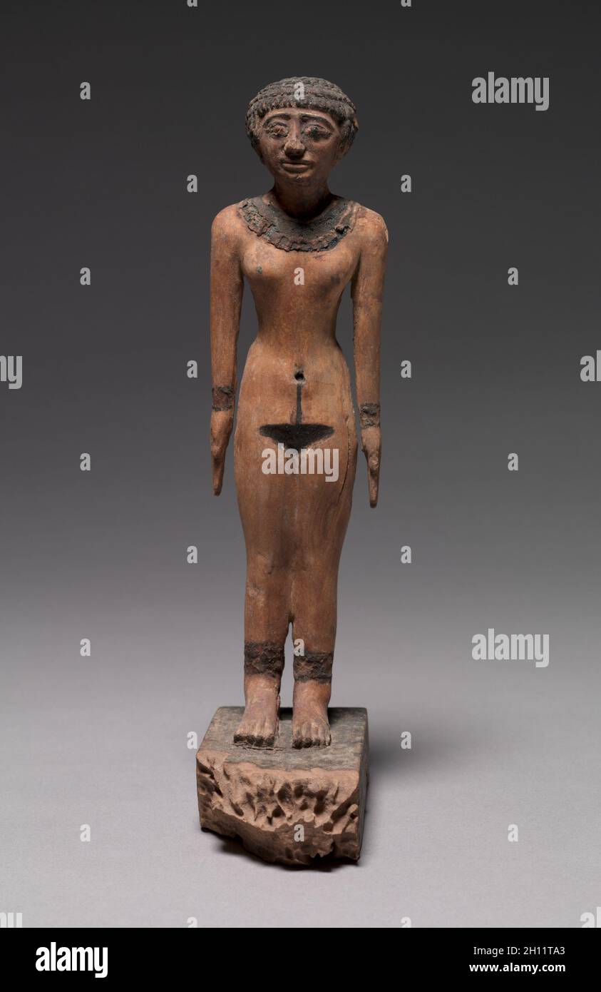 Weibliche Statuette, C. 2040-1859 v. Chr.. Ägypten, Reich der Mitte, Ende Dynastie 11 bis frühen Dynastie 12. Lackiertem Holz; mit Sockel: 28,4 x 6,8 x 12,2 cm (11 3/16 x 2 11/16 x 4 13/16 in.). Stockfoto Weibliche Statuette, C. 2040-1859 v. Chr.. Ägypten, Reich der Mitte, Ende Dynastie 11 bis frühen Dynastie 12. Lackiertem Holz; mit Sockel: 28,4 x 6,8 x 12,2 cm (11 3/16 x 2 11/16 x 4 13/16 in.). Stockfoto