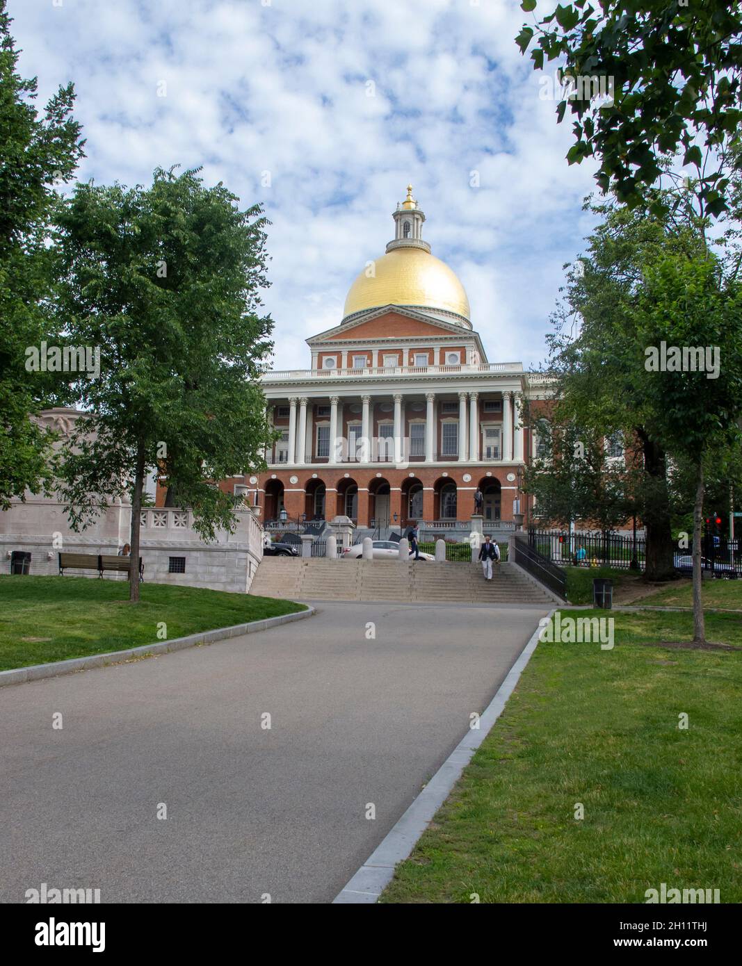 Das Massachusetts State House von Boston Common aus gesehen. Stockfoto