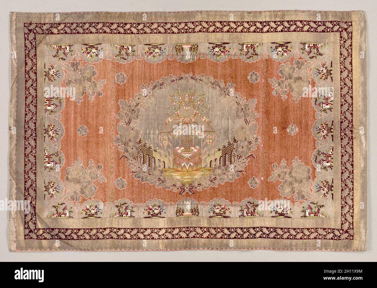 Bestickt, Anfang des 19. Jahrhunderts. Türkei, Hereke, Anfang des 19. Jahrhunderts. Brocade; Durchschnitt: 108 x 72,5 cm (42 1/2 x 28 9/16 in.). Stockfoto