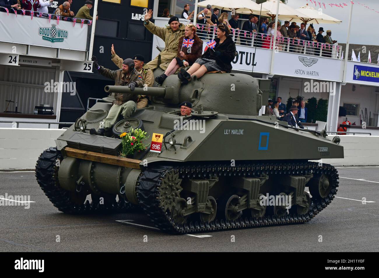 Sherman M4 Tank, Lily Marlene, Victory Parade, Goodwood Revival 2021, Goodwood, Chichester, West Sussex, England, September 2021. Stockfoto