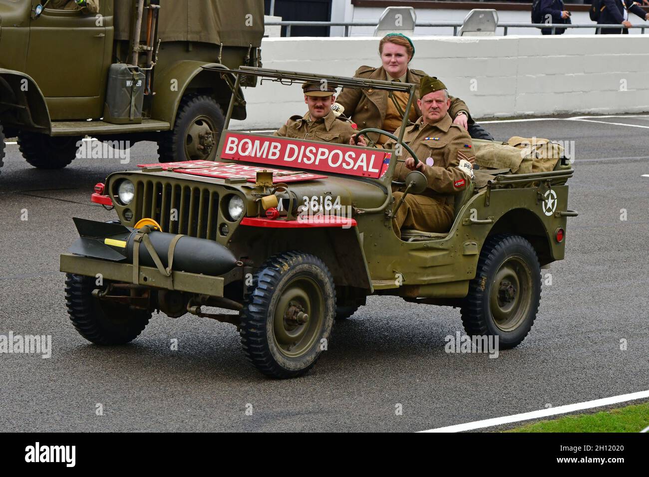 Mark Forster, Willys Jeep Bomb Disposal, Victory Parade, Goodwood Revival 2021, Goodwood, Chichester, West Sussex, England, September 2021. Stockfoto