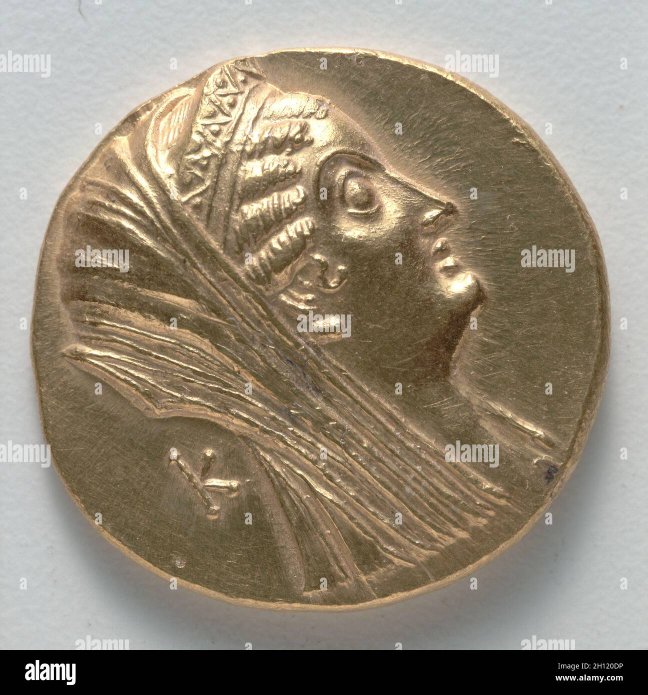 Oktodrachme: Leiter der Arsinoe II, r. (Vorderseite), 205–145 v. Chr. Griechisch, ptolemäisch, geprägt in Alexandreia (Ägypten), Herrschaft von Ptolemäus V. Epiphanes oder Ptolemäus VI Philometor. Gold; Durchmesser: 2.9 cm (1 1/8 Zoll). Stockfoto