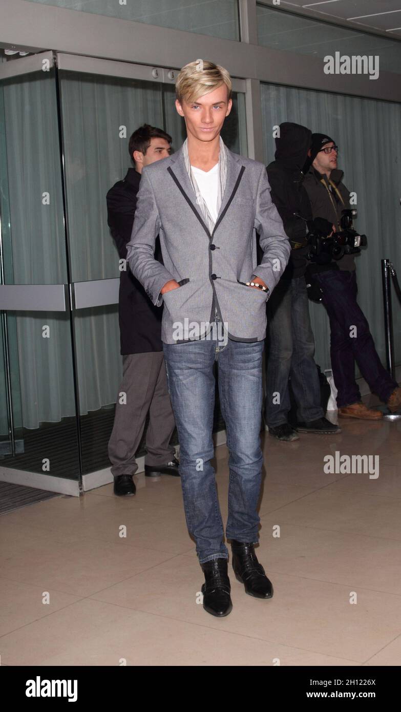 London. UK. Harry Derbridge beim Start der Kandee Shoes Collection im Sanderson Hotel, London. Februar 2012. Ref:LMK73-33770-090212. .KEINE WEBSITE OHNE VORHERIGE ABSPRACHE. Stockfoto