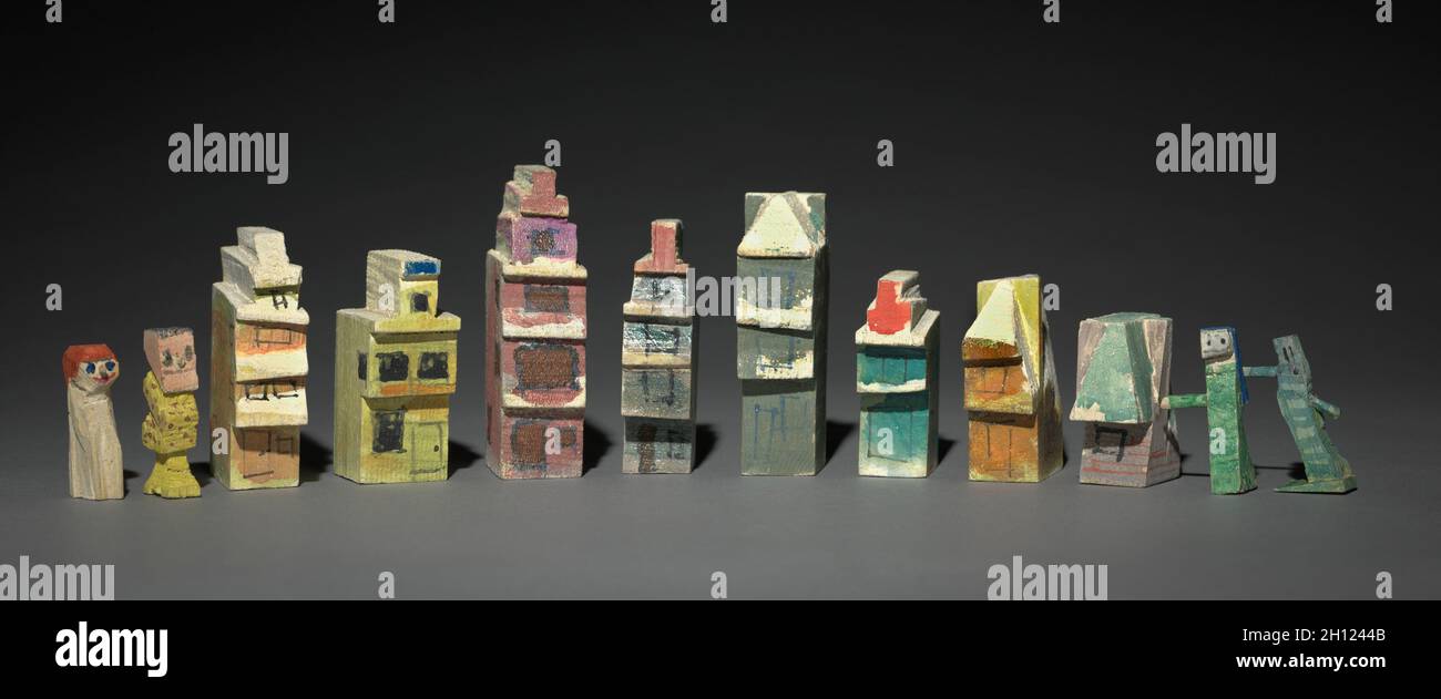 Gruppe von zwölf geschnitzten und gemalten Objekten: Acht Häuser und vier Figuren, 1920er-1940er Jahre. Lyonel Feininger (Amerikaner, 1871-1956). Lackiertes Holz; Stockfoto