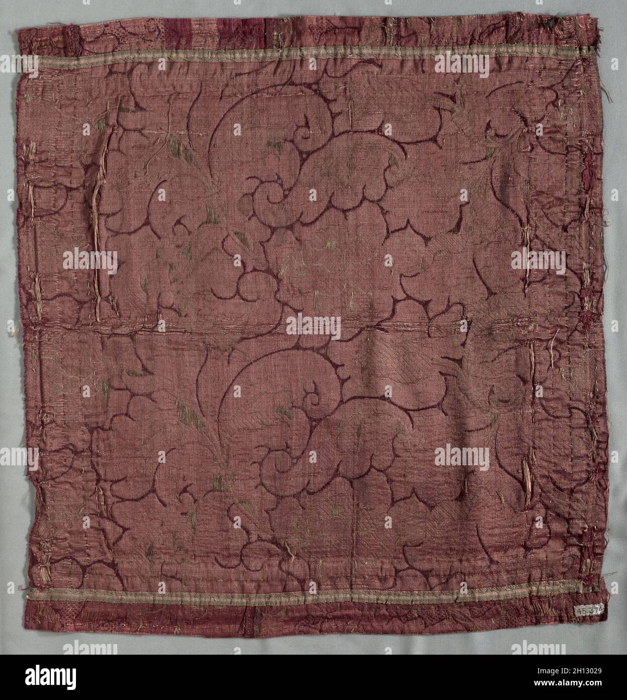 Ziborium Veil, 1600. Italien, 17. Einfache Verbindung Satin, Seide und Gold; gesamt: 56,8 x 59,9 cm (22 3/8 x 23 9/16 in.). Stockfoto