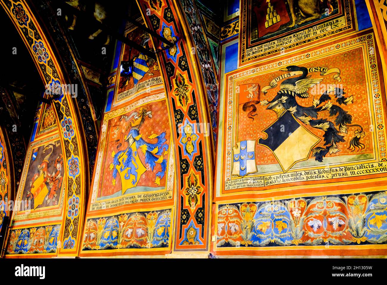 Bemalte Paneele im Inneren des Sala dei Notari in Perugia Italien Stockfoto