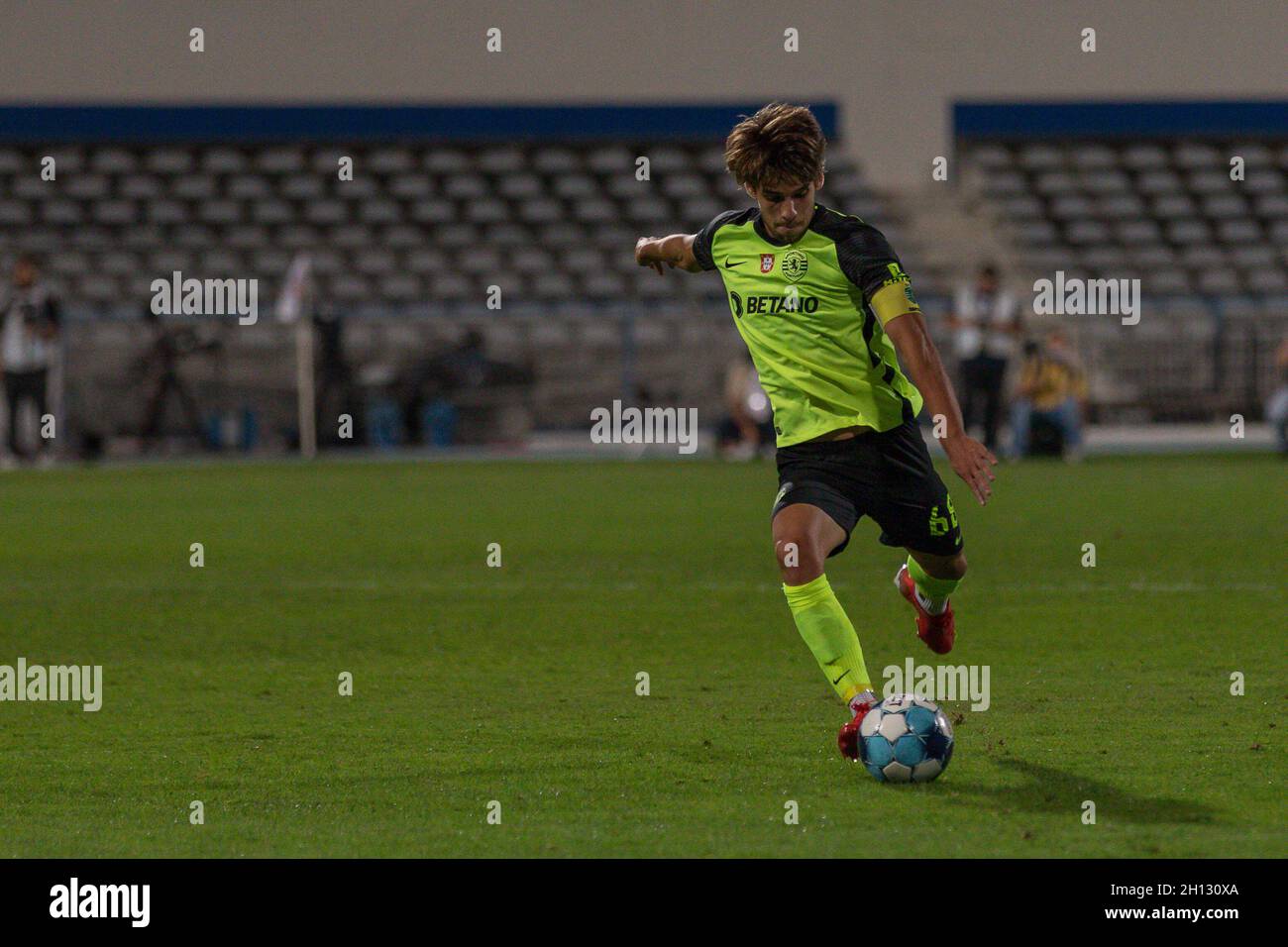 15. Oktober 2021. Lissabon, Portugal. Daniel Braganca (68), Mittelfeldspieler von Sporting aus Portugal, im Spiel des portugiesischen Cups Belenenses gegen Sporting Credit: Alexandre de Sousa/Alamy Live News Stockfoto