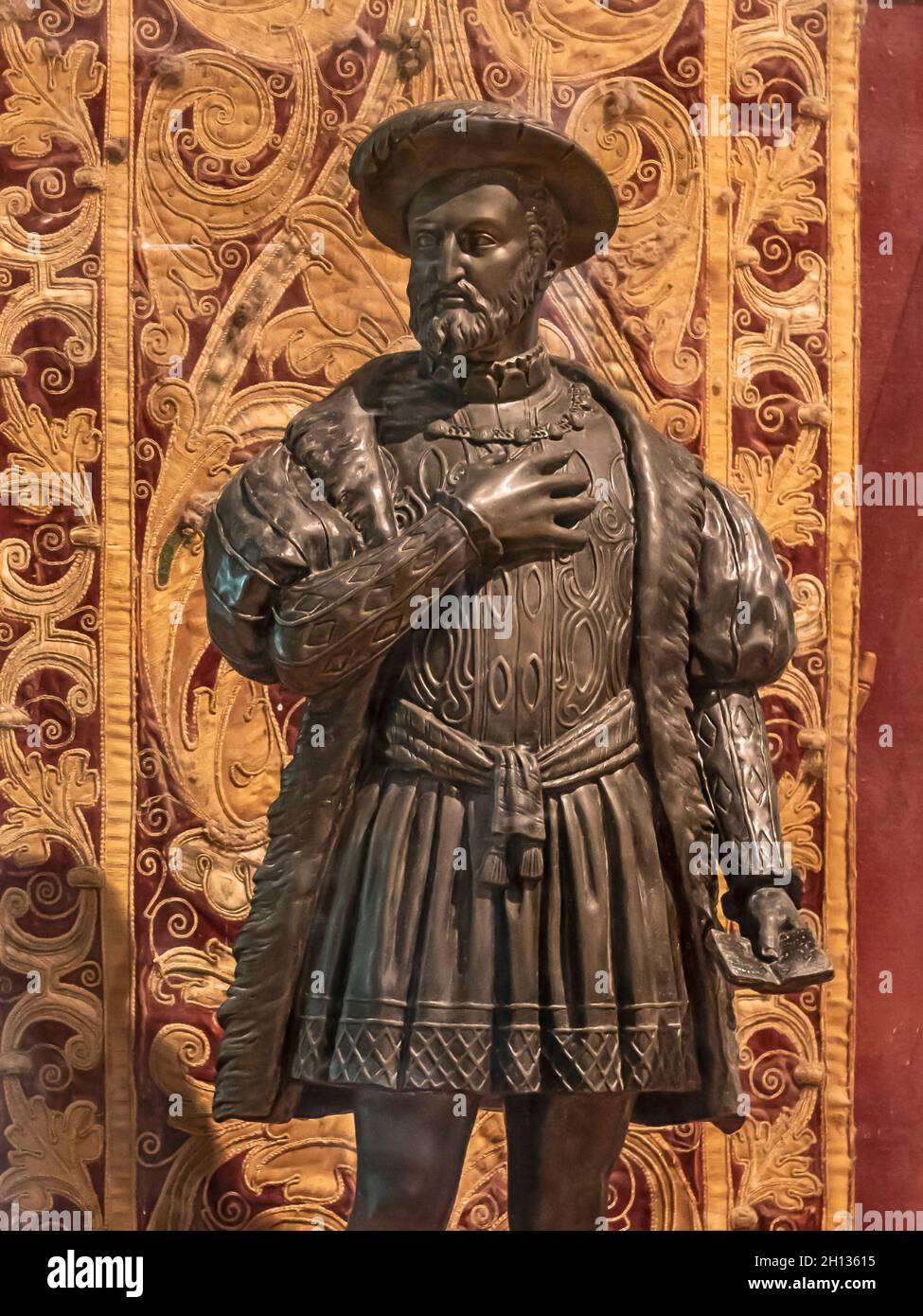 FRANKREICH - LOIRE-TAL - LOIR ET CHER (41) - SCHLOSS VON CHAMBORD - FRANCOIS 1ER'S WOHNUNGEN : FRANCOIS 1ER GESCHNITZTES PORTRÄT. Stockfoto