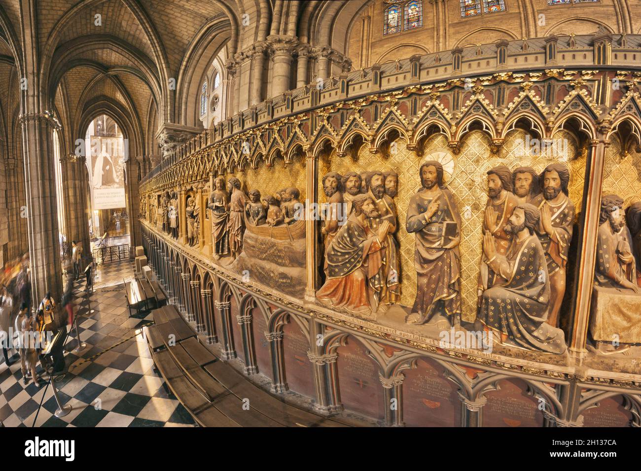 FRANKREICH. PARIS (75) KATHEDRALE NOTRE-DAME. DIE ZÄUNE DES CHORES. VOM MITTELALTERLICHEN CHOR SIND NUR NOCH DIESE BEIDEN ZÄUNE ERHALTEN. IN DER MITTEN Stockfoto