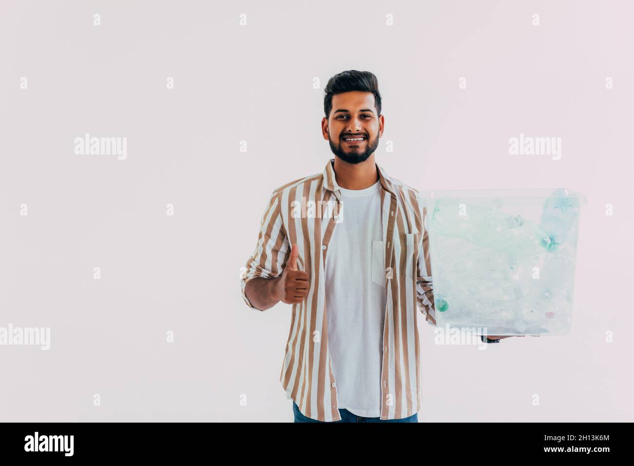 Recycling Mann auf weißem Hintergrund Stockfoto