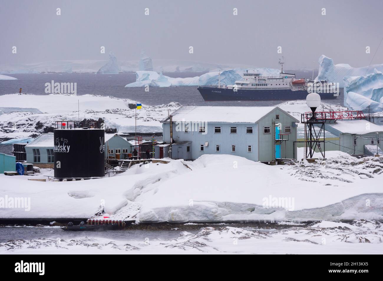 Vernadsky-Forschungsstation, die ukrainische Antarktisstation am Marina Point auf der Galindez-Insel auf den argentinischen Inseln in der Antarktis. Antarktis. Stockfoto