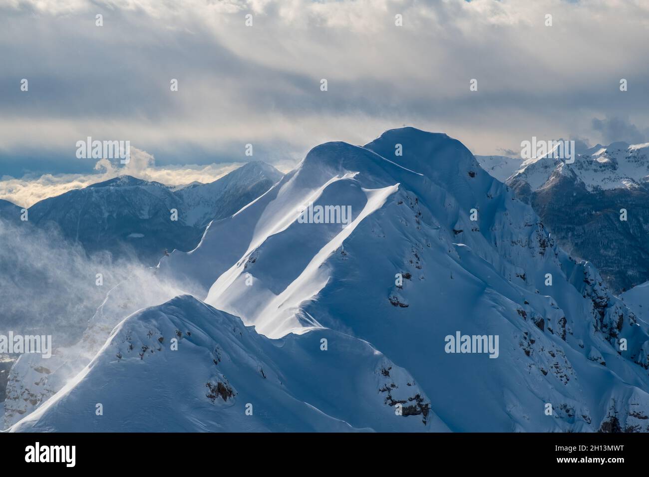 Auf dem Berg Zoncolan, Karnischen alpen nach einem großen Schneefall. Provinz Udine, Region Friaul-Julisch Venetien, Italien Stockfoto