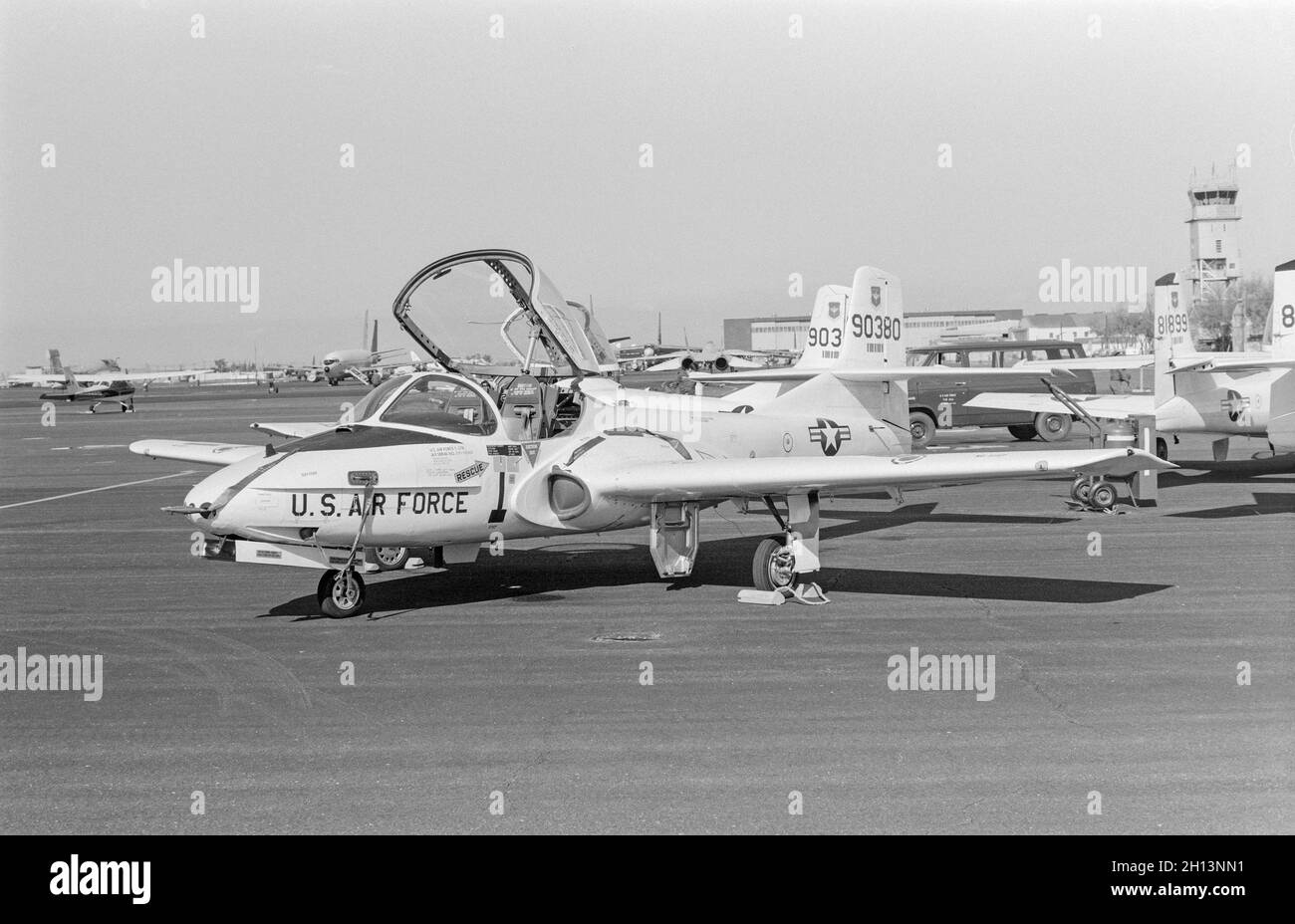 Ein Cessna T-37B Primary Jet Trainer der USAF, United States Air Force. Photon aufgenommen am 6. Mai 1977. Seriennummer 90380. Stockfoto