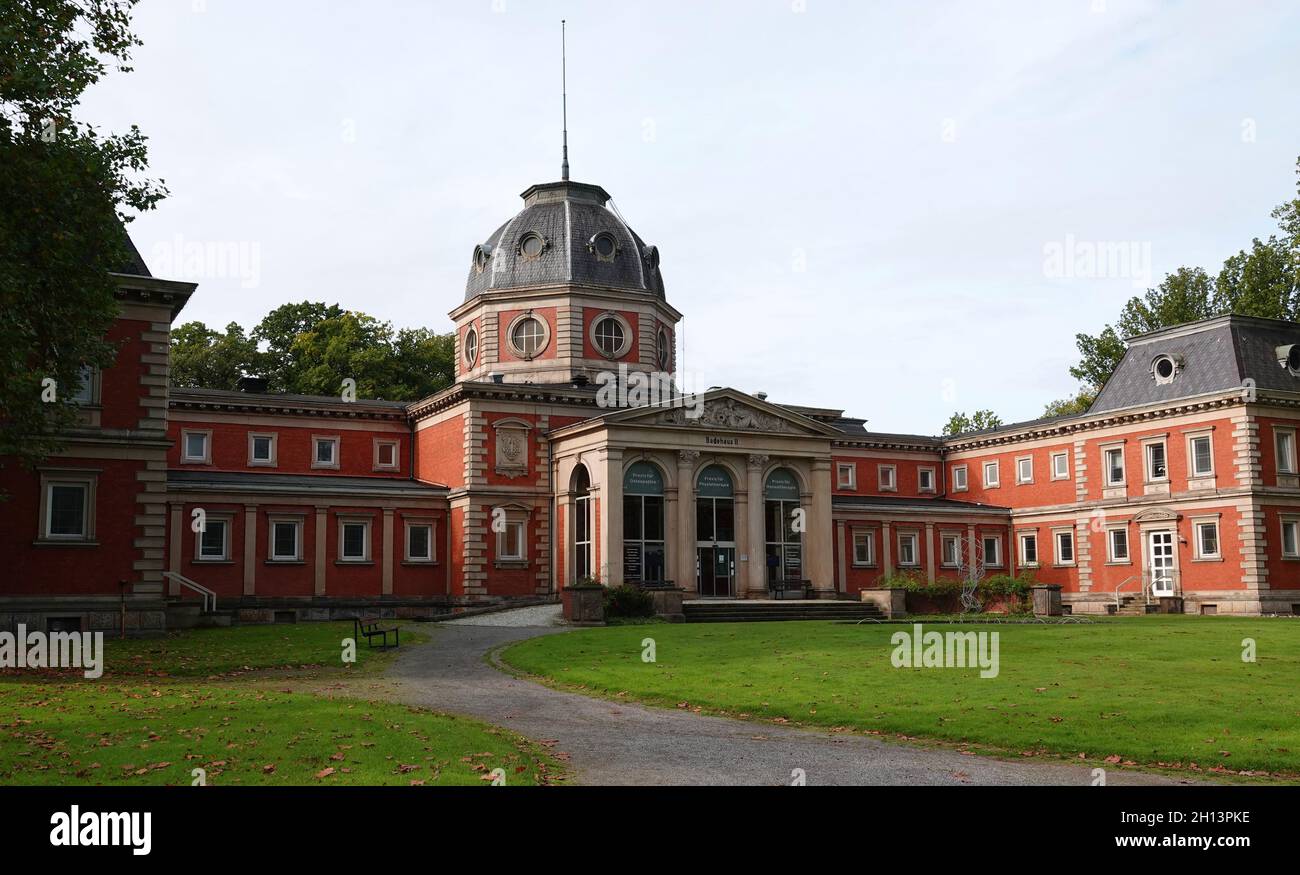Bad Oeynhausen, NRW, Deutschland - Okt 11 2021 das zweite Badehaus im Kurpark von Bad Oeynhausen stammt aus dem Jahr 1885. Stockfoto