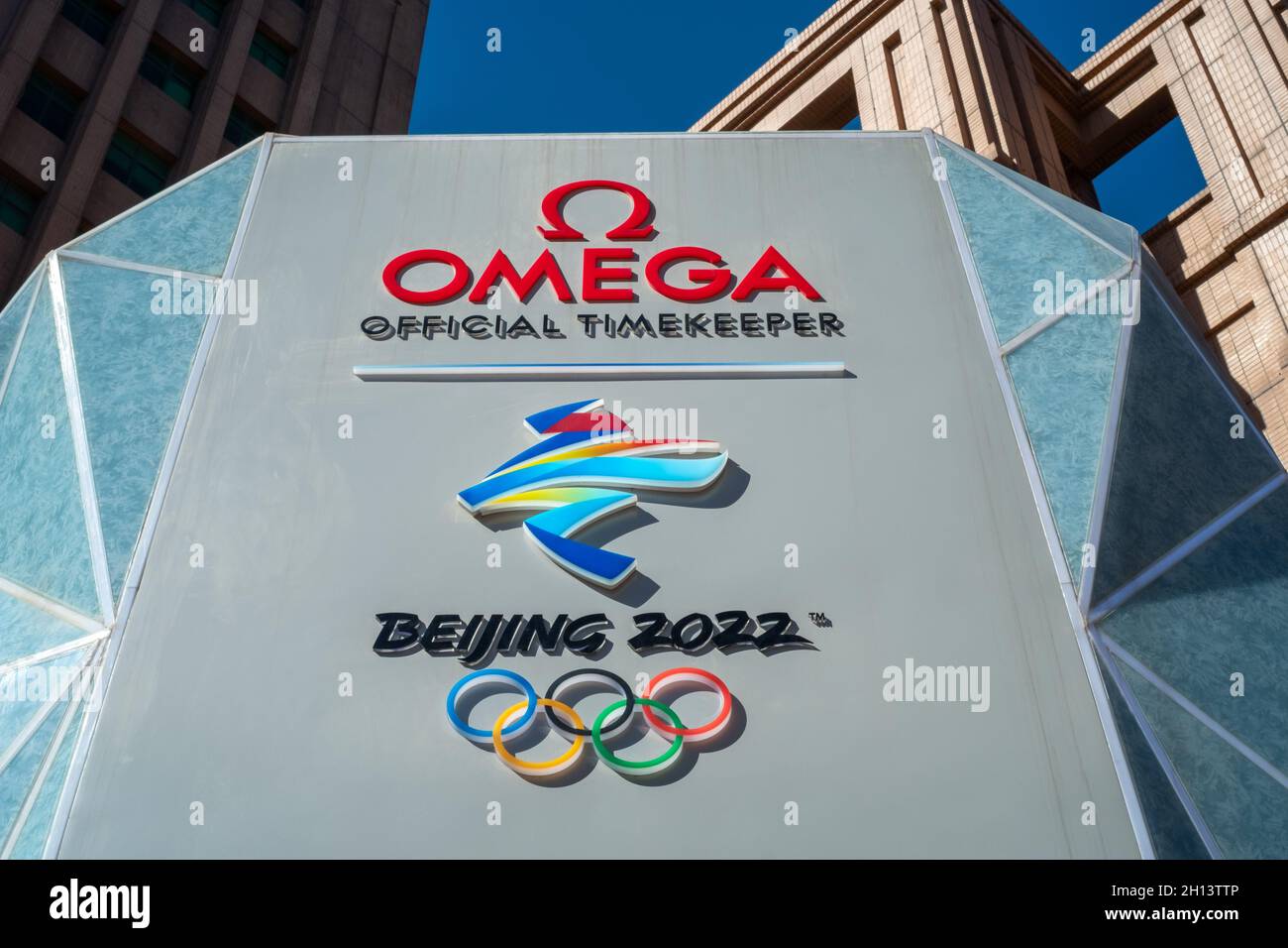 Die Countdown-Uhr für die Olympischen Winterspiele Peking 2022 in Peking, China. 16-Okt-2021 Stockfoto