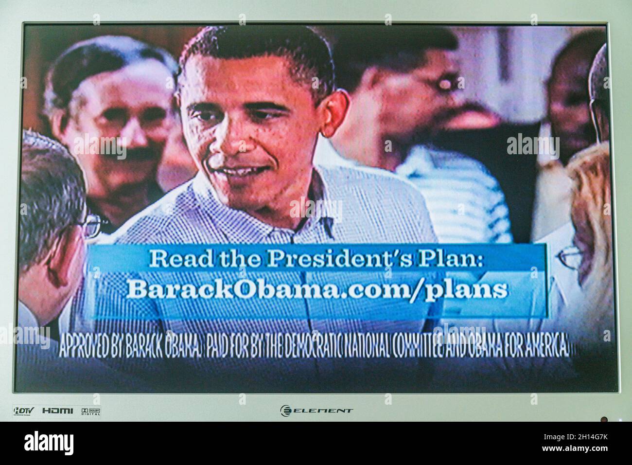 TV-Fernseher, Flachbildschirm-HDTV-Monitor, Werbung für Präsidentschaftswahlen 2012, Website von Barack Obama zur Kampagne Stockfoto