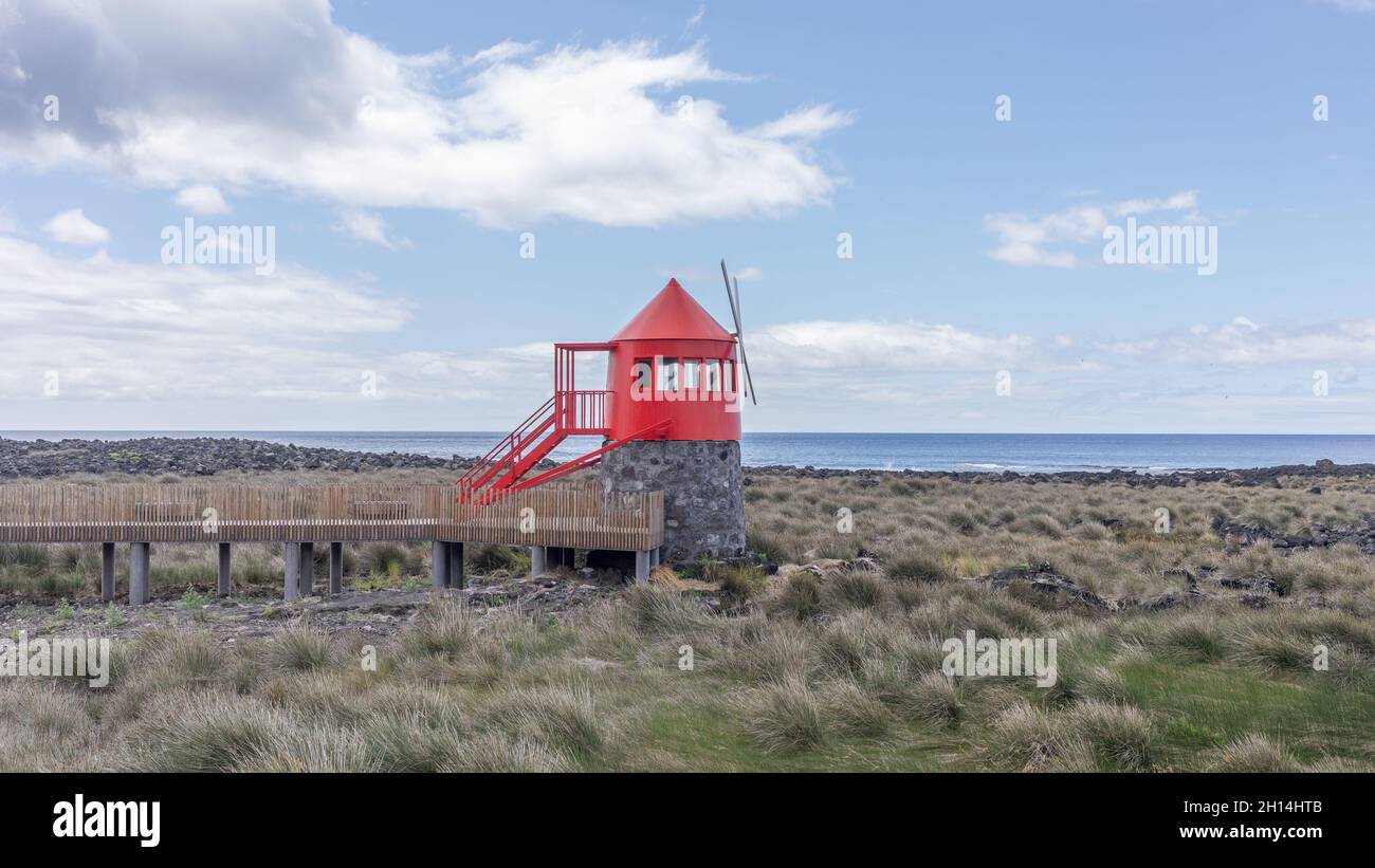 Windmühle in Lajes do Pico Stockfoto