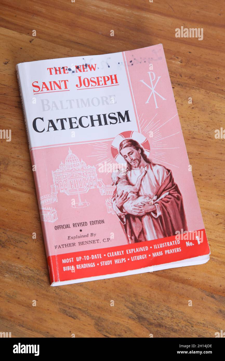 Titelseite des New Saint Joseph Baltimore Catechism offizielle Neuauflage von Pater Bennett CP, 1964 Catholic Book Publishing Church Stockfoto
