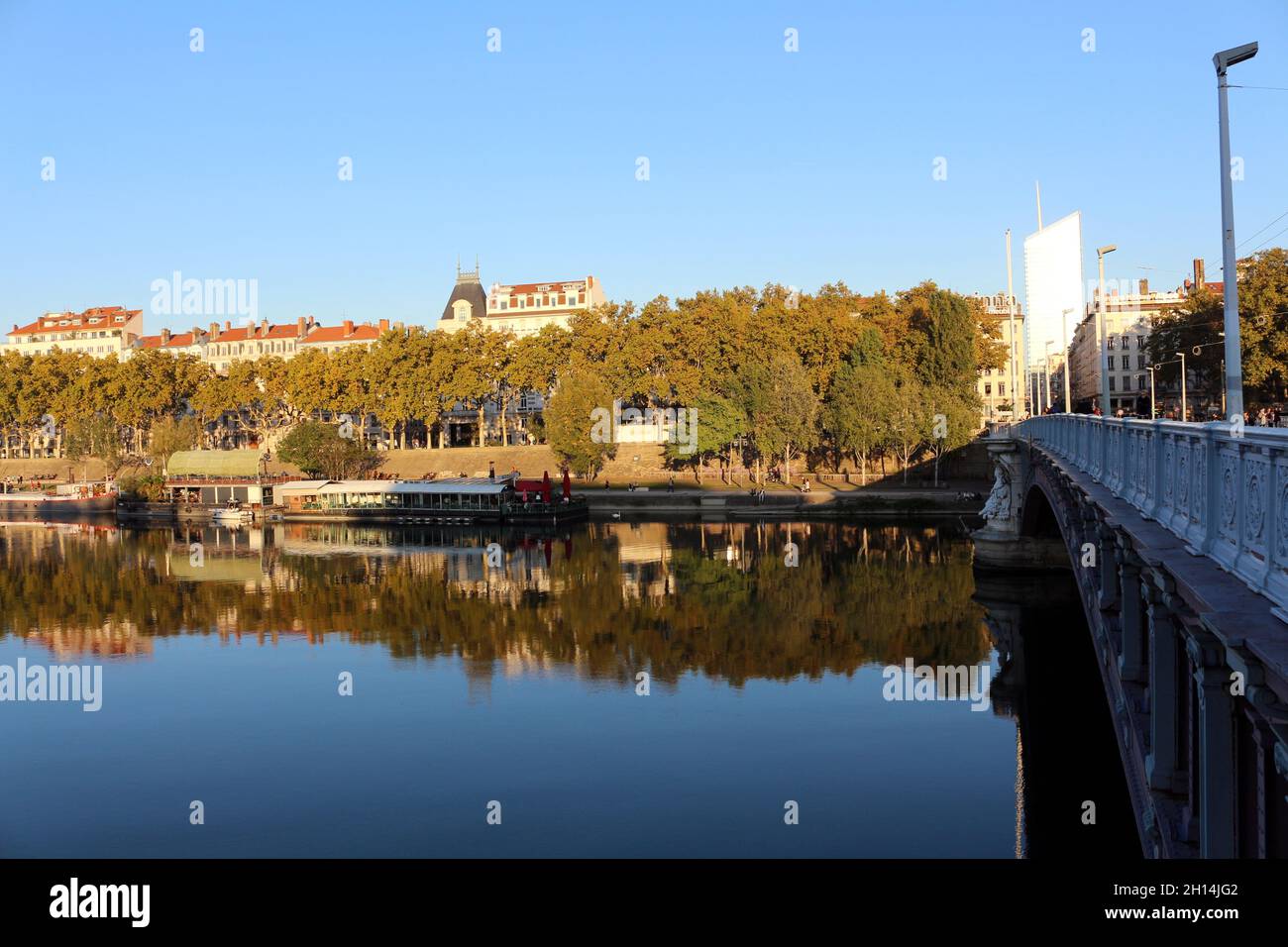 Foto vom Ende der Pont Lafayette, Lyon, Frankreich mit Blick auf die Rhone. Stockfoto