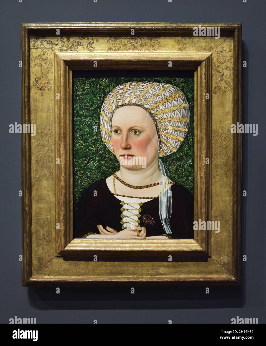 Gemälde „Porträt einer Frau mit Goldlaced Bonnet“ des deutschen Renaissance-Malers Jacob Elsner (1500), ausgestellt in der Ausstellung „Spätgotik“ in der Berliner Gemäldegalerie in Berlin. Stockfoto