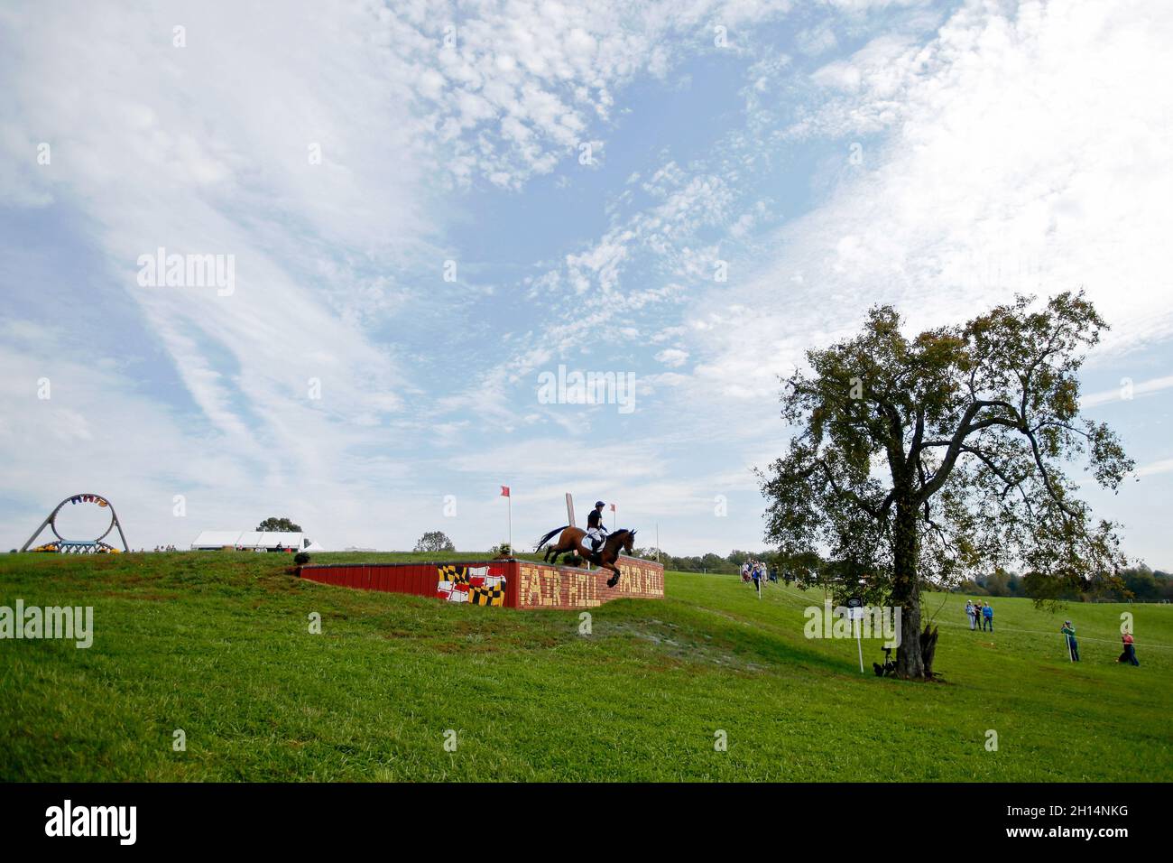 Fair Hill, MD, USA. Oktober 2021. 16. Oktober 2021: Oliver Townend (GBR) an Bord von Ulises tritt am 16. Oktober 2021 beim Cross Country Test auf dem Niveau von 3* während des Maryland Five-Star in der Fair Hill Special Event Zone in Fair Hill, Maryland, an. Jon Durr/Eclipse Sportswire/CSM/Alamy Live News Stockfoto