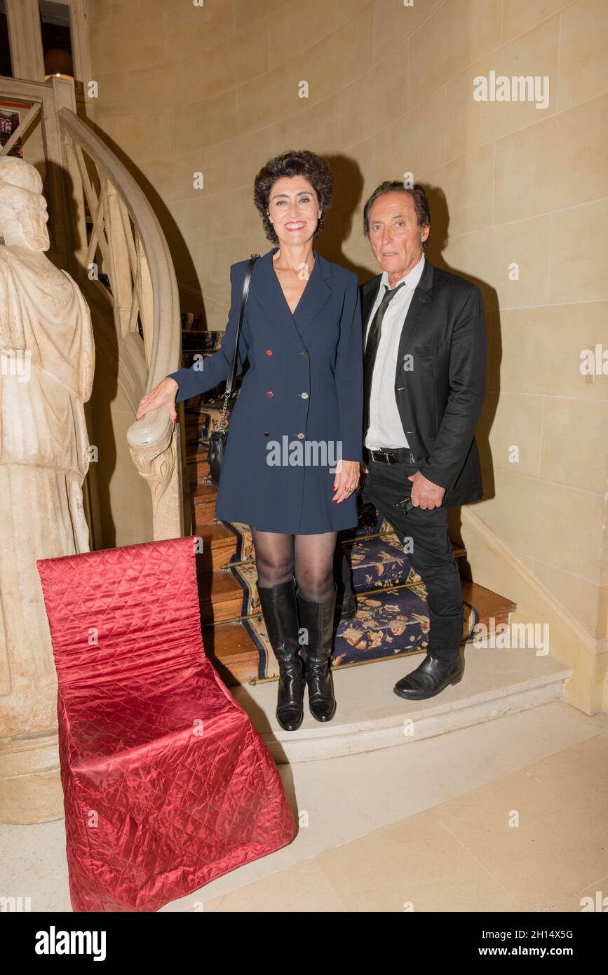 Paris : à l'occasion d'une soirée privée et rencontre dédicace avec Valérie Perez-Ennouchi, son livre ' Destins de femmes ' Prix Edgar Faure 2021 ). Stockfoto