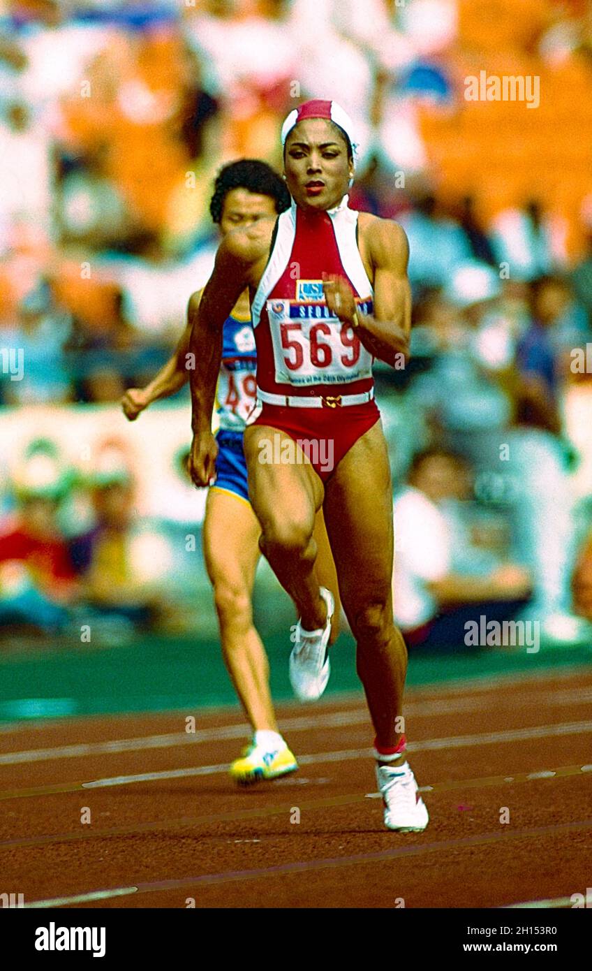 Florence Griffith-Joyner (USA) tritt bei den Olympischen Sommerspielen 1988 in den 100-Meter-Läufen der Frauen an. Stockfoto