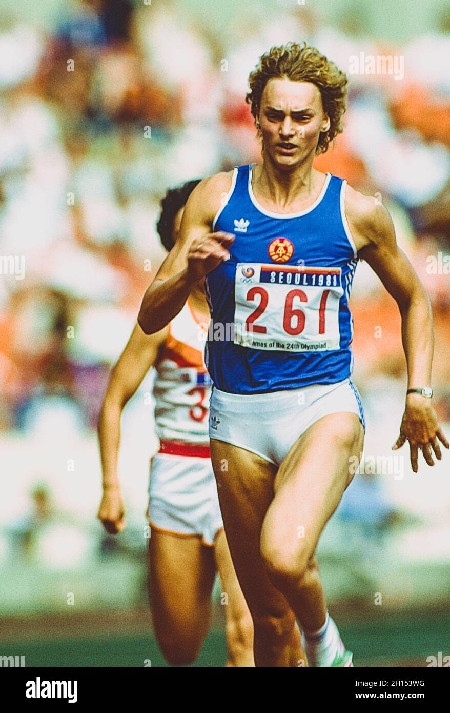 Heike Drechsler (DDR) tritt bei den Olympischen Sommerspielen 1988 in
