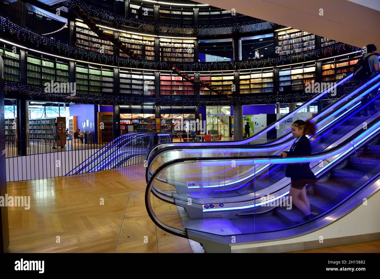 Interieur der Bibliothek von Birmingham, Architektur, Regale und Rolltreppen, Großbritannien Stockfoto