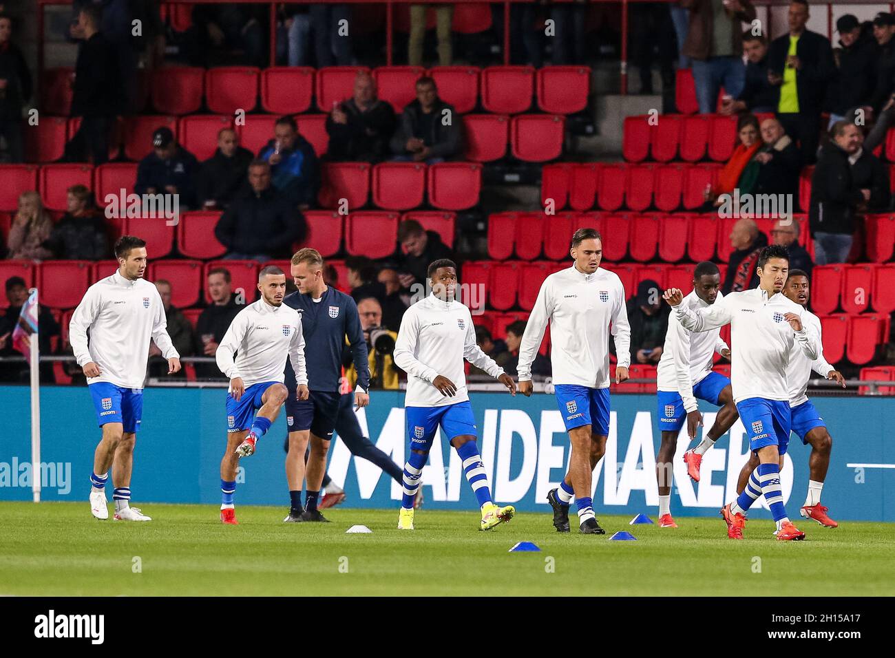 Eindhoven, 16-10-2021, Philips Stadium, Saison 2021 / 2022 Niederländische Fußballerweihe, PEC Zwolle Spieler während des Aufwärmens (Foto von Pro Shots/Sipa USA) *** Weltrechte außer Österreich und den Niederlanden *** Stockfoto