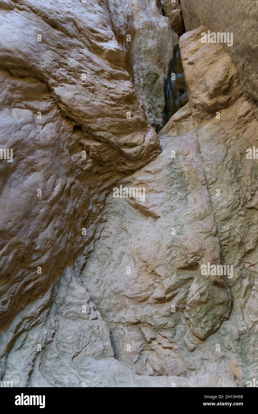 Raue Steinstruktur in einem Canyon alten erodierten Felsformation abstrakten Hintergrund Stockfoto