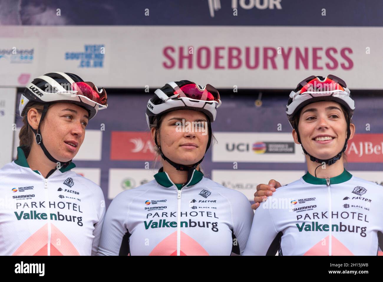 Kirstie van Haaften, Amber van der Hulst, Pien Limpens Vorbereitung auf das Rennen der vierten Etappe der AJ Bell Women's Tour, beginnend mit Shoeburyness Stockfoto
