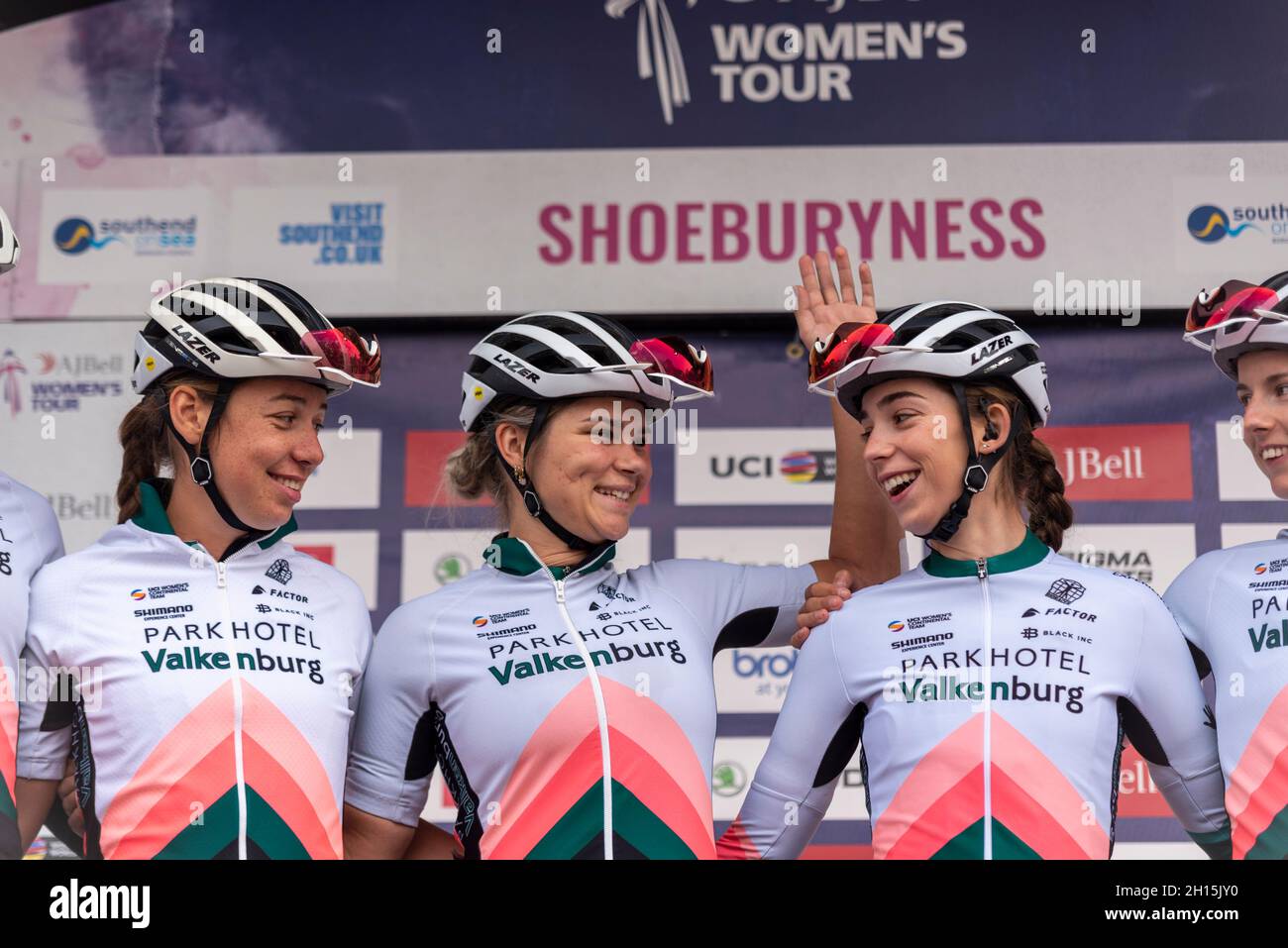 Kirstie van Haaften, Amber van der Hulst, Pien Limpens Vorbereitung auf das Rennen der vierten Etappe der AJ Bell Women's Tour, beginnend mit Shoeburyness Stockfoto