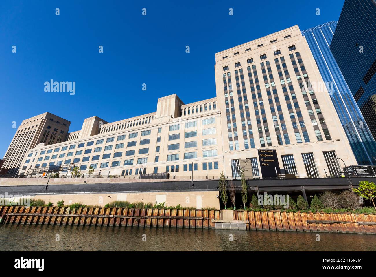 Old Chicago Main Post Office Gebäude am südlichen Zweig des Chicago River Stockfoto