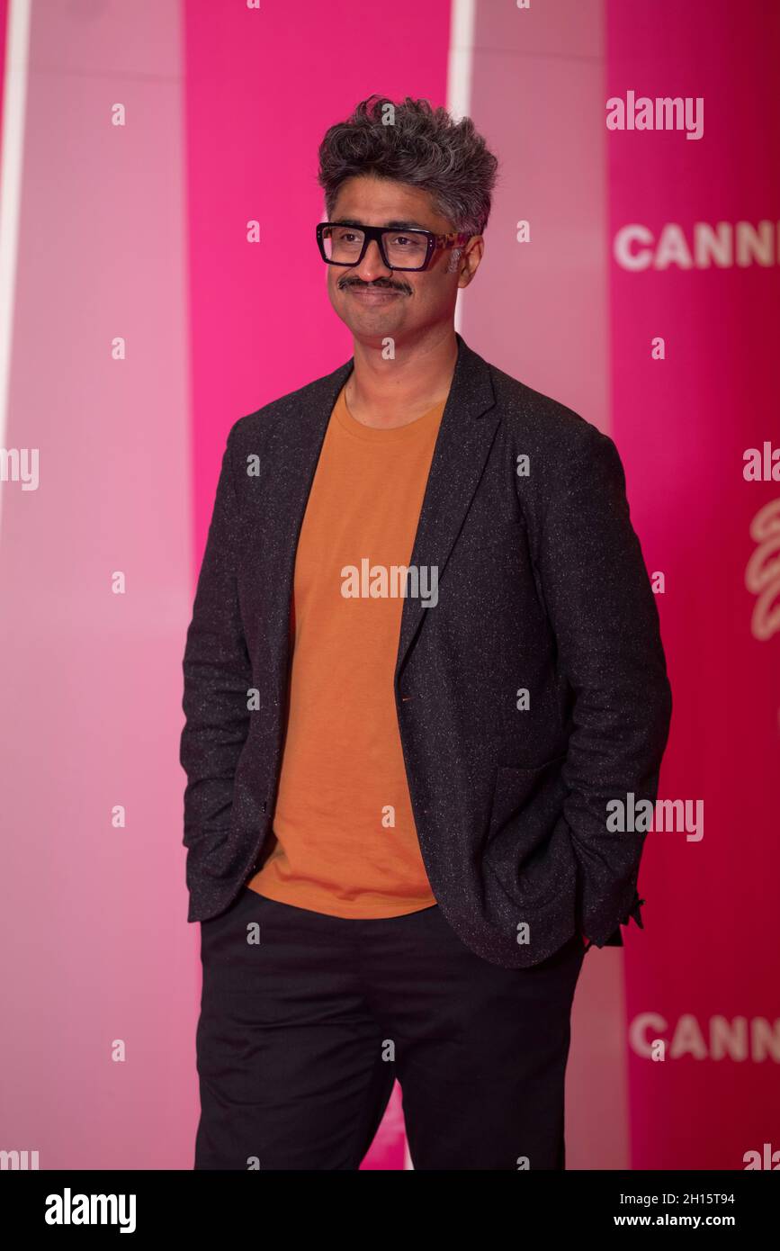 Cannes, Frankreich, 11. Oktober 2021, SÉBASTIEN FOLIN auf dem rosa Teppich für „DIANA BOSS“ während der MIPCOM 2021 - The World’s Entertainment Content Market und der 4. Canneseries - International Series Festival © ifnm Press / Alamy Stockfoto