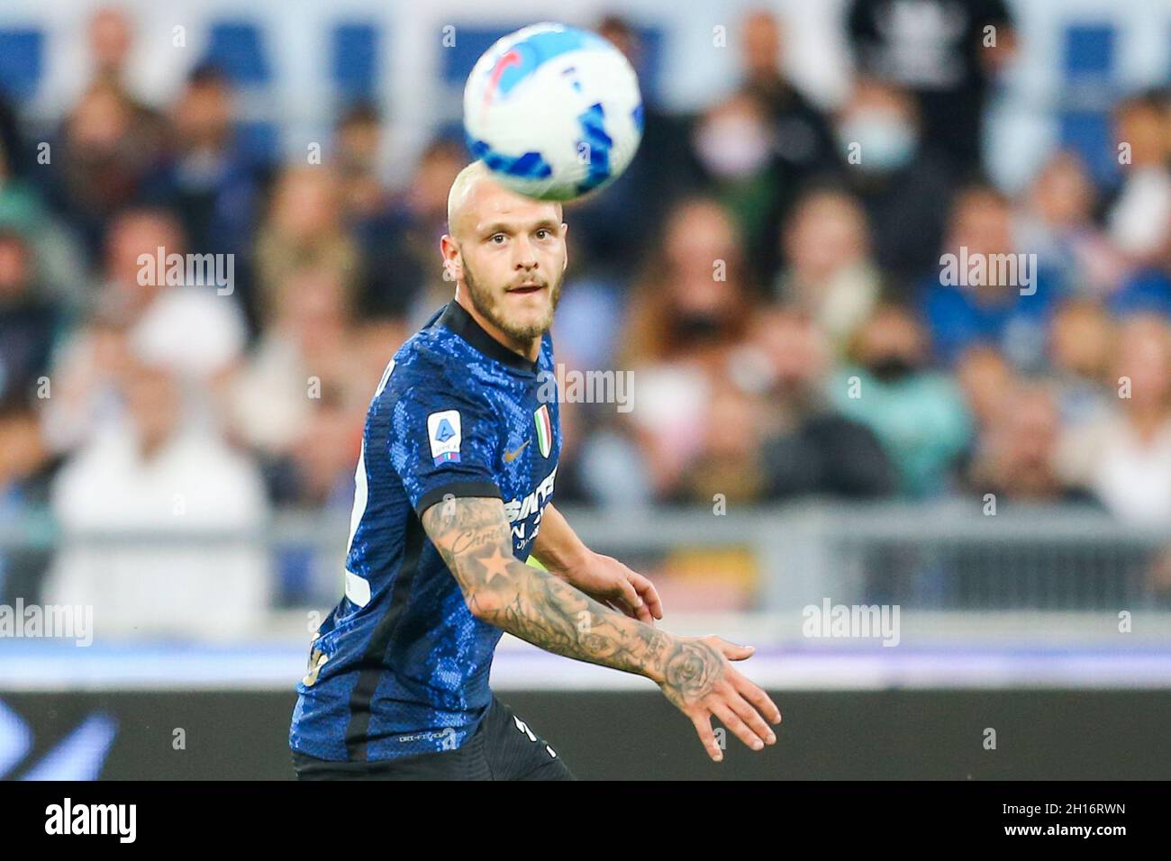 InterÕs der italienische Verteidiger Federico Dimarco schaut während der Serie A Fußballspiel zwischen SS Lazio und Inter im Olimpico Stadium Roma, Mittelitalien, am 16. Oktober 2021. Stockfoto