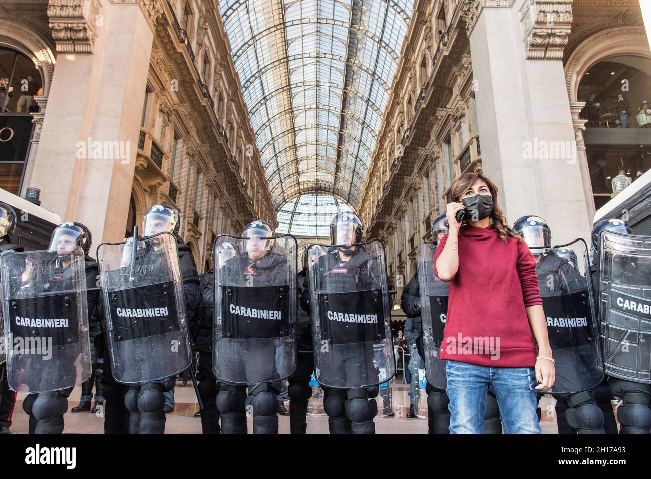 Mailand, Italien 16. Okt, 2021 - Keine Green-Pass-Proteste in Mailand Italien Credit: Gaetano Piazzolla Stockfoto