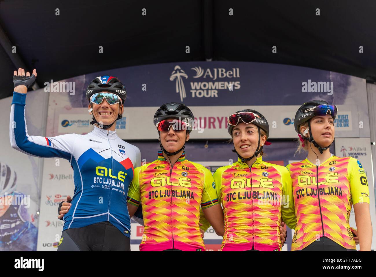 Eugenia Bujak, Marta Bastianelli, Sophie Wright, Maaike Boogaard Team Ale BTC Ljubljana bereitet sich auf die vierte Etappe des Radrennens der Women's Tour vor Stockfoto