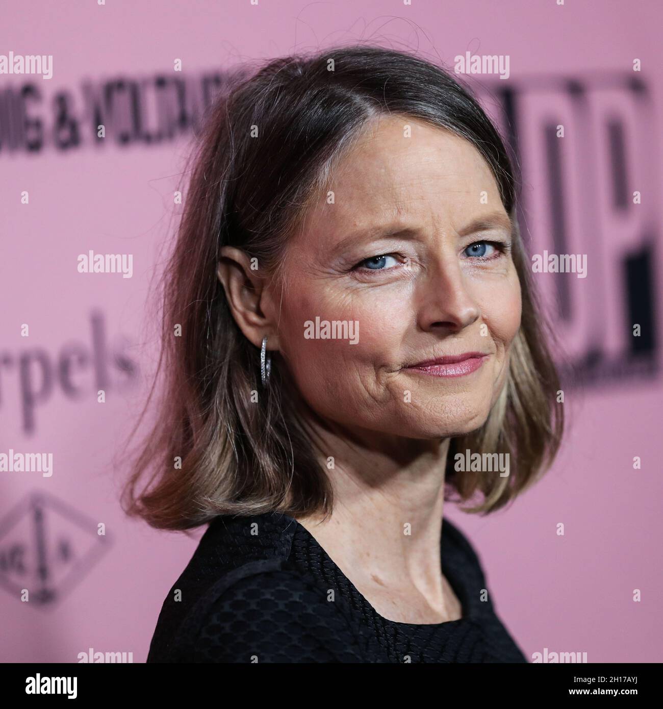 BEVERLY HILLS, LOS ANGELES, KALIFORNIEN, USA - 16. OKTOBER: Die Schauspielerin Jodie Foster kommt im Los Angeles an Tanzprojekt 2021 Gala - unvergesslicher Abend unter den Sternen im Pritzker Estate am 16. Oktober 2021 in Beverly Hills, Los Angeles, Kalifornien, USA. (Foto von Xavier Collin/Image Press Agency/Sipa USA) Stockfoto