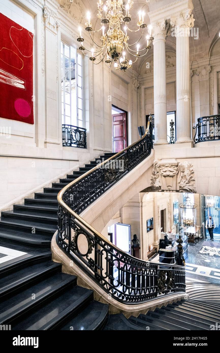 Treppe aus schwarzem Marmor und Rezeption in der British Academy, Carlton House Terrace, London, Großbritannien Stockfoto